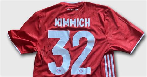 Der fc bayern ist der erste deutsche verein, dem es gelang, das double erfolgreich zu verteidigen. Das unterschriebene Trikot von FC Bayern-Leader Joshua Kimmich