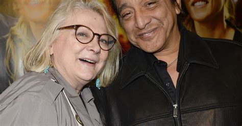 Elle commence des études de graphisme, mais peu après la troupe se sépare et josiane balasko commence une carrière solo. Josiane Balasko parle de son mari George Aguilar - Avant ...