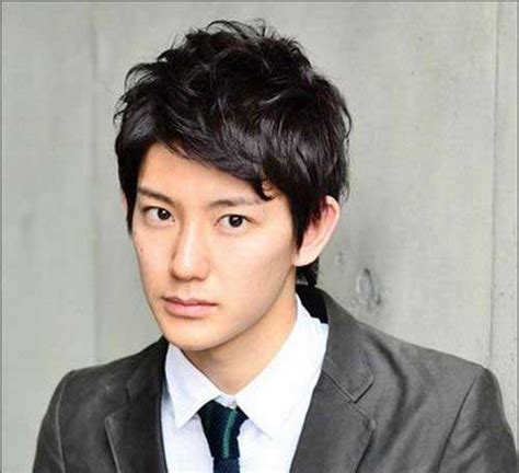 Because of all its awesome features, the male teenagers and boys prefer sporting this look and it can be said to be one of the best looks for all the korean boys put. 20+ Korean Hairstyles for Men | The Best Mens Hairstyles ...