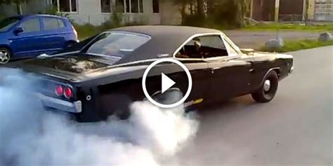 Massive And Smokey Burnout With The 1968 Dodge Charger Rt 440 That