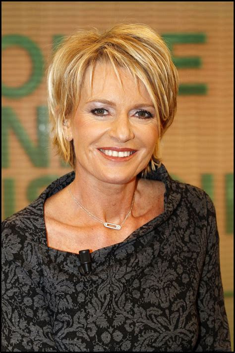 Sophie davant, présentatrice météo devenue incontournable confidente des journées dans le cadre de ses études à l'iut de journalisme de bordeaux, sophie davant effectue un stage. Sophie Davant Coupe De Cheveux - 2637 best images about ...
