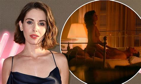 Alison Brie Had No Problem Stripping Naked For Glow Daily Mail Online