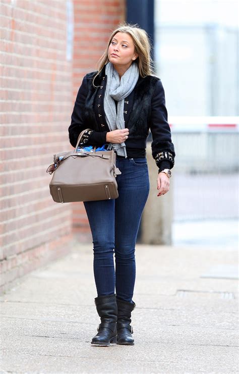 Последние твиты от taylor swift (@taylorswift13). Holly Valance in Tight Jeans Arriving at Dance Studios in ...