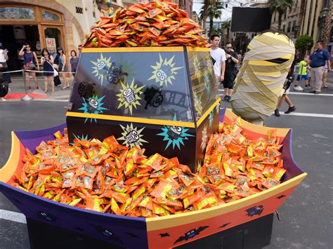 A Non Scary Kid Friendly Daytime Halloween Party At Universal Studios