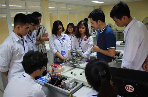 Thi khối a có 2 khối phụ là a1 và a2 Khối D gồm những môn nào? Những ngành học xét tuyển khối D