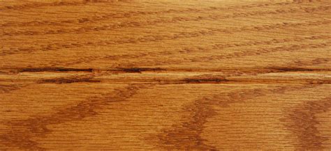 White oak tends to be a light beige through brown, while red oak has pinkish and reddish hues instead. Red Oak - Authentic Hardwood - Standard Stain - Grain Pattern