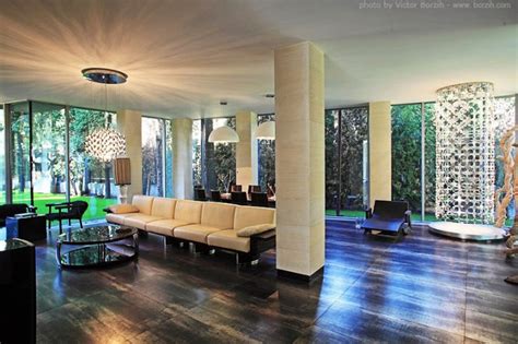 Modern and classic luxury home designs have their own special characteristics making each elegant in their own way. luxury Russian home interior - Iroonie.com
