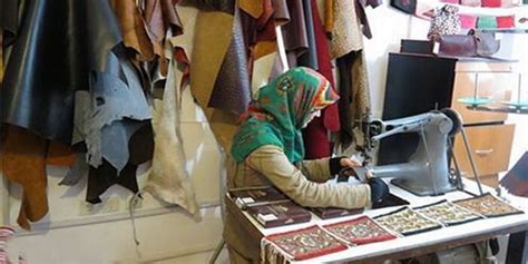 Retrate de femmes de commercants divorcées. Association Humanitaire: Les mères isolées en Iran luttent ...