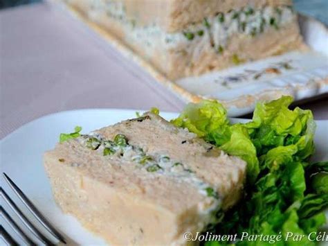 Terrine de poisson, on retrouve une partie moelleuse constituée de cabillaud et de pousses d'épinard en alternance avec des tranches de saumon. Recettes de Poisson et Terrines - 7