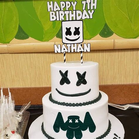 Marshmello is one of the highest paid djs in the world and we haven't even seen his face. Custom Cake Toppers, DJ Marshmello Cake Topper, Black and ...