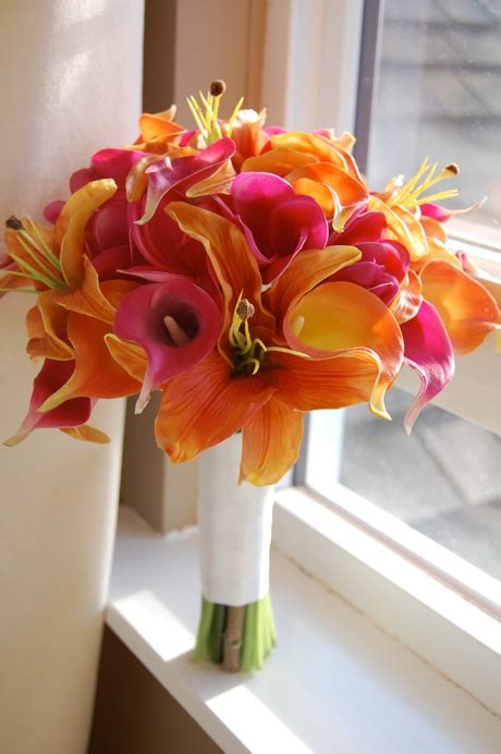 Pairing the flowers with other types of lilies. Orange and fuchsia plumeria, tiger lilies and calla lilies ...