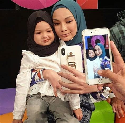 Beliau dilahirkan sebagai noor neelofa binti mohd noor pada 10 februari 1989 di pasir mas, kelantan. Wajah Mohd Noor Bapa Neelofa