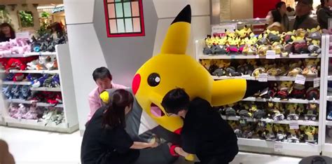 How Many People Does It Take To Pick Up A Pikachu The Verge