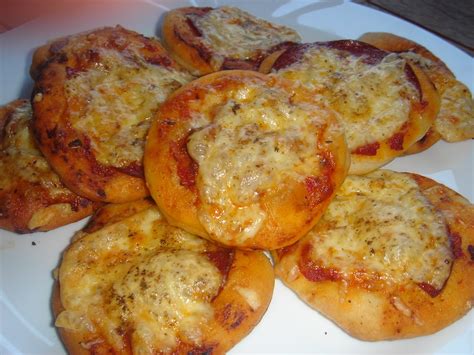 Sempol roti lagi mencari inspirasi resep sempol roti yang unik? Download Gambar Roti Pizza Mini - Gambar Makanan