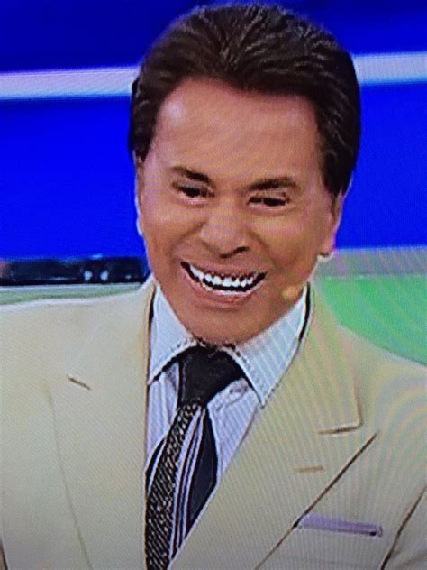 O jornalismo de silvio santos. Jovem Nerd on Twitter: "Silvio Santos sem microfone no ...