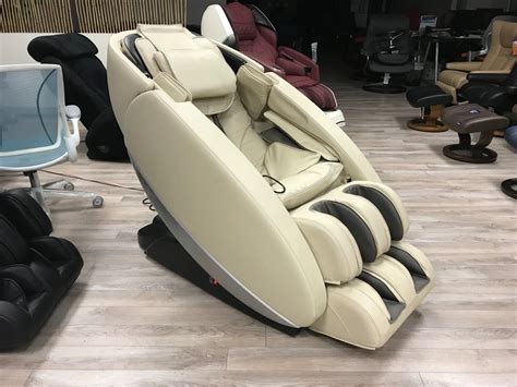 Human Touch Novo Xt Full Body Zero Anti Gravity Massage Chair Recliner In Cream Ebay