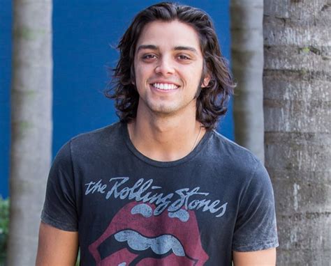 Rodrigo simas / родриго симас. Rodrigo Simas comenta desempenho como tio: 'Eu sou babão ...