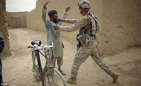 Wikileaks Afghan Files Is This Us Soldier Behind Leak Of Military Secrets Daily Mail Online