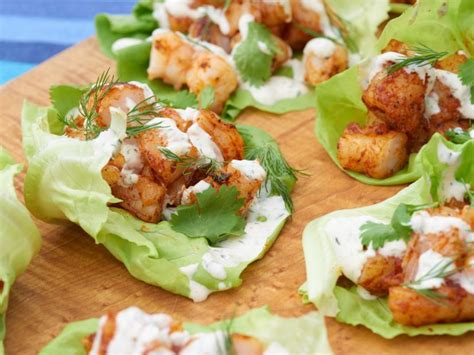 Heat the remaining sauce in a pan. Grilled Shrimp Lettuce Cups with Creamy Herb Sauce Recipe ...