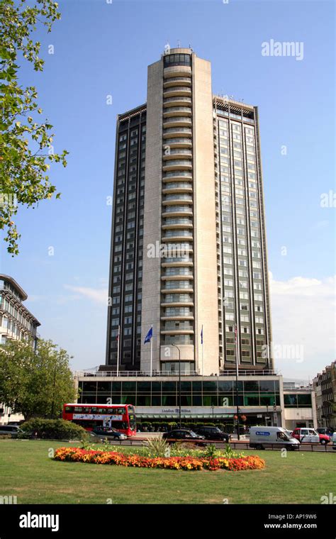 The Hilton Hotel In Park Lane London Stock Photo Alamy