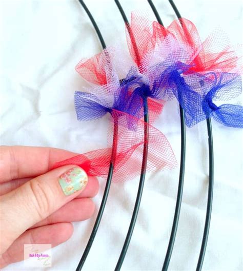 Patriotic Tulle Wreath An Easy Diy Wreath On A Wire Frame