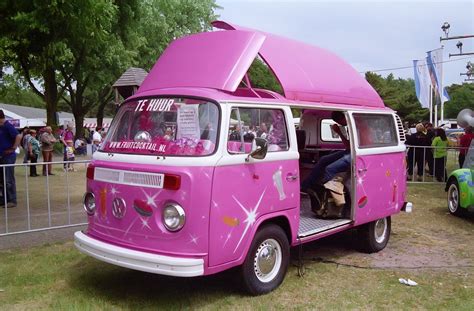Very Pink Volkwagen T2 Bus Vintage Vw Bus Vintage Vw Van Vw Classic