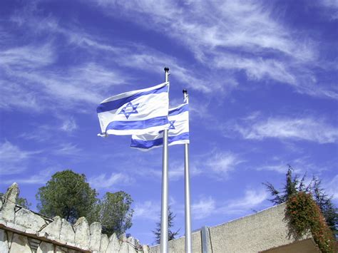 המונים עלו מירונה לרגל ערח אייר 10:46 תיעוד: דגל ישראל-1 | הר הרצל ירושלים | zeevveez | Flickr