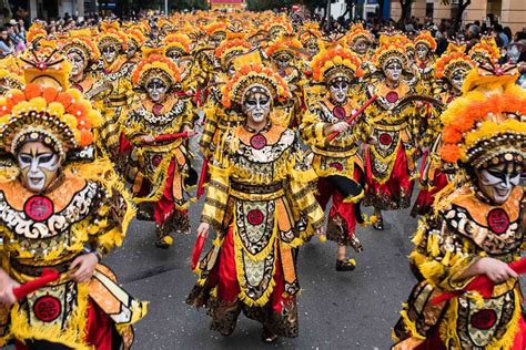 El Gran Desfile Del Carnaval De Badajoz Toma Hoy Las Calles Con Más De