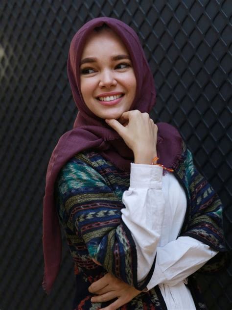 Biografi Profil Biodata Biodata Dewi Sandra Artis Cantik Berhijab