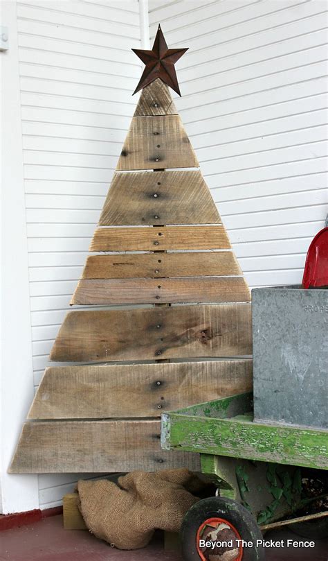 Beyond The Picket Fence 12 Days Of Christmas Day 1 Pallet Tree
