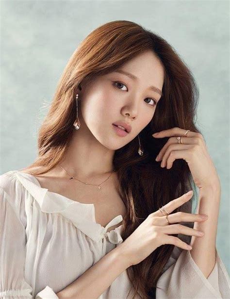 She is known for her roles in different dramas such as it's okay, that's love (2014), cheese in the trap (2016) and doctors (2016). Lee Sung-kyung Image #169024 - Asiachan KPOP Image Board