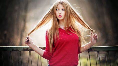 Desktop Wallpaper Fun Play With Hair Outdoor Girl Model Hd Image