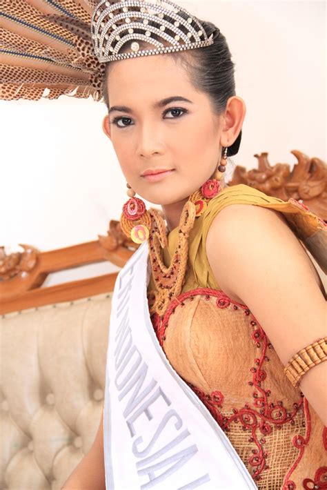 Puteri Indonesia 2011 Its Me Its Me Miranda Surya Kalimantan Barat Indonesian Pageants