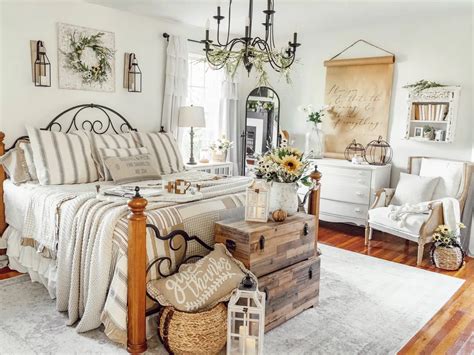 Embracing Nostalgia: The Allure of Vintage Farmhouse Bedroom Decor - A