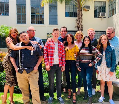 See the Modern Family Cast Back at Work on the Final Season - Turbo 