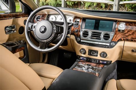 Rolls Royce Ghost цены и характеристики фотографии и обзор