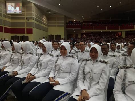 majlis perbarisan tamat latihan and penyampaian sijil perlantikan pegawai kor suksis universiti