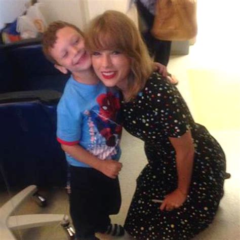 T Swift Performs For 6 Year Old Cancer Patient And It S The Sweetest