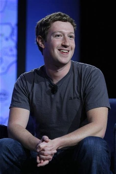 İnsanlar facebook'u arkadaşlarından haberdar olmak, sınırsız sayıda fotoğraf yüklemek, bağlantı ve video paylaşmak ve tanıştıkları insanları daha yakından tanımak için kullanıyor. Facebook founder Mark Zuckerberg named Time 'Person of ...