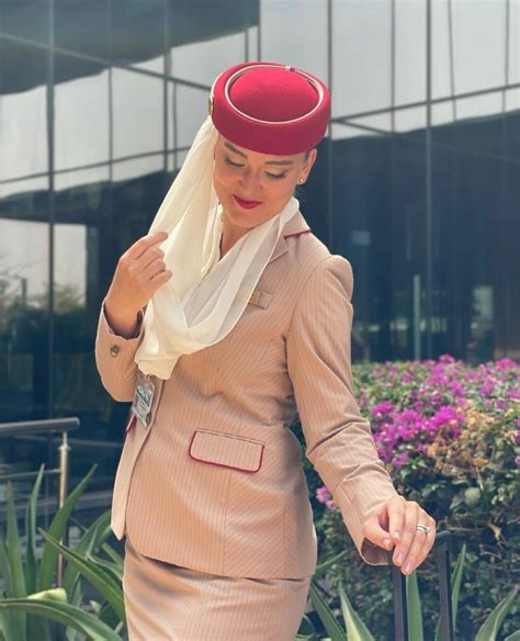 pin by aizat bin mohd sofian on stewardess emirates cabin crew female emirates cabin crew