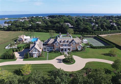 Large Mansion With An Ocean View Hamptons House Island The Hamptons