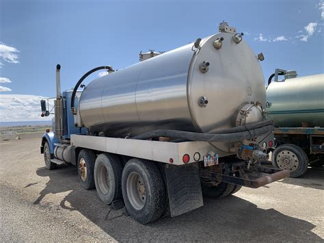 W900 Stainless Steel 4000 Gallon Water Vac Truck Dogface Heavy