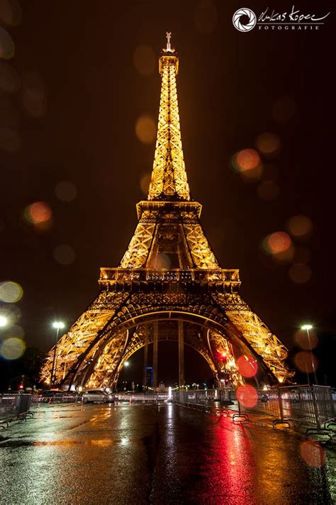 Rainy Night In Paris At The Eiffel Tower Eiffel Tower Paris Eiffel