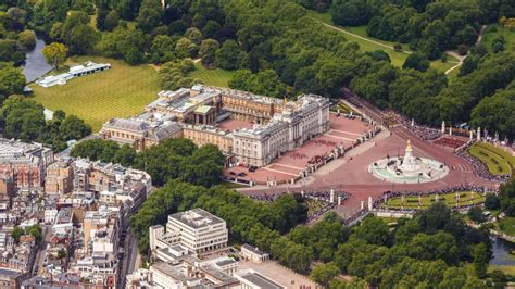 Man Admits Trespassing At Buckingham Palace After Scaling Fence To
