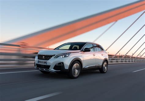 Foto Peugeot 3008 Hybrid Patentati