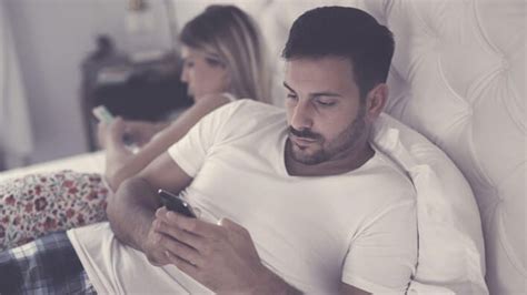 Wife Is Irritated As Husband Ignores Her—then She Sees What Hes Reading On His Phone