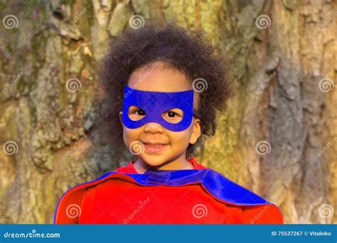 Bambino Nero In Costume Delleroe Eccellente Immagine Stock Immagine