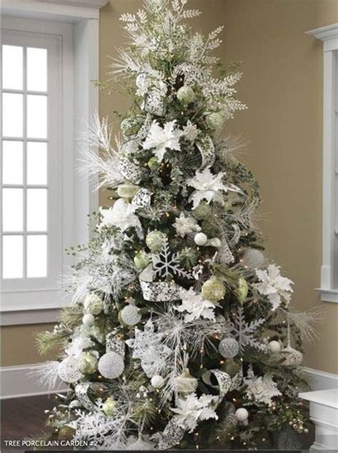 21 Incredible Christmas Tree Decorations