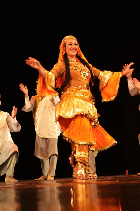 She Was Shaking Her Waist So Fast While Walking Rachel Brice Life In Egypt Cultural Dance