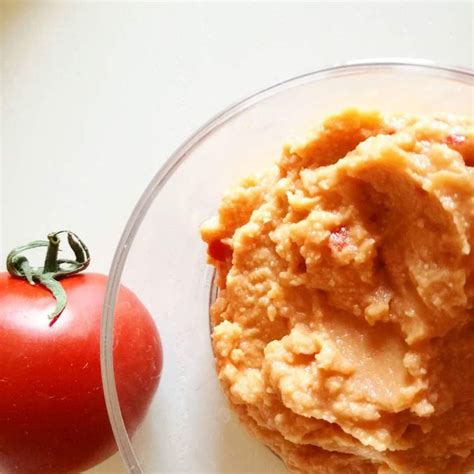 L'hummus di ceci è una salsa gustosa e cremosa a base di ceci frullati e una pasta di semi di sesamo, detta anche salsa tahini. Hummus di ceci al pomodoro, ricetta facile e veloce ...